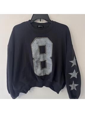 Vinyl Icons Sweatshirt with Number 8 and Star Design, Size L